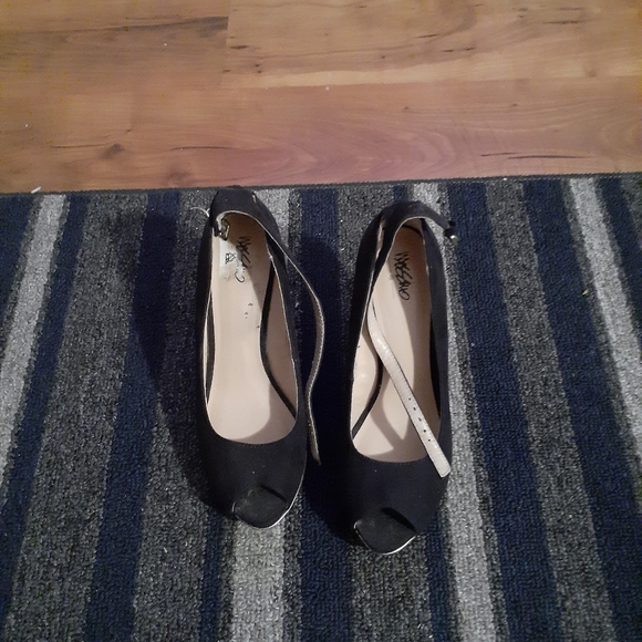 Shoes - Picture 3 of 3